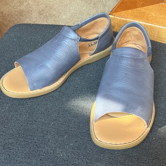 Born Women's Blue Leather Cove Sandals - Picture 4 of 6